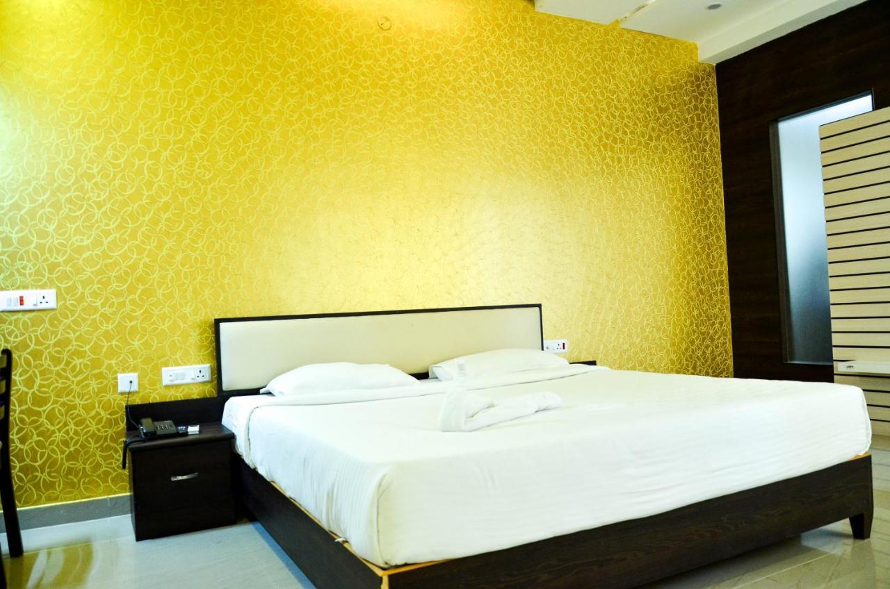 Hotel Ambai Grand Ambasamudram Экстерьер фото