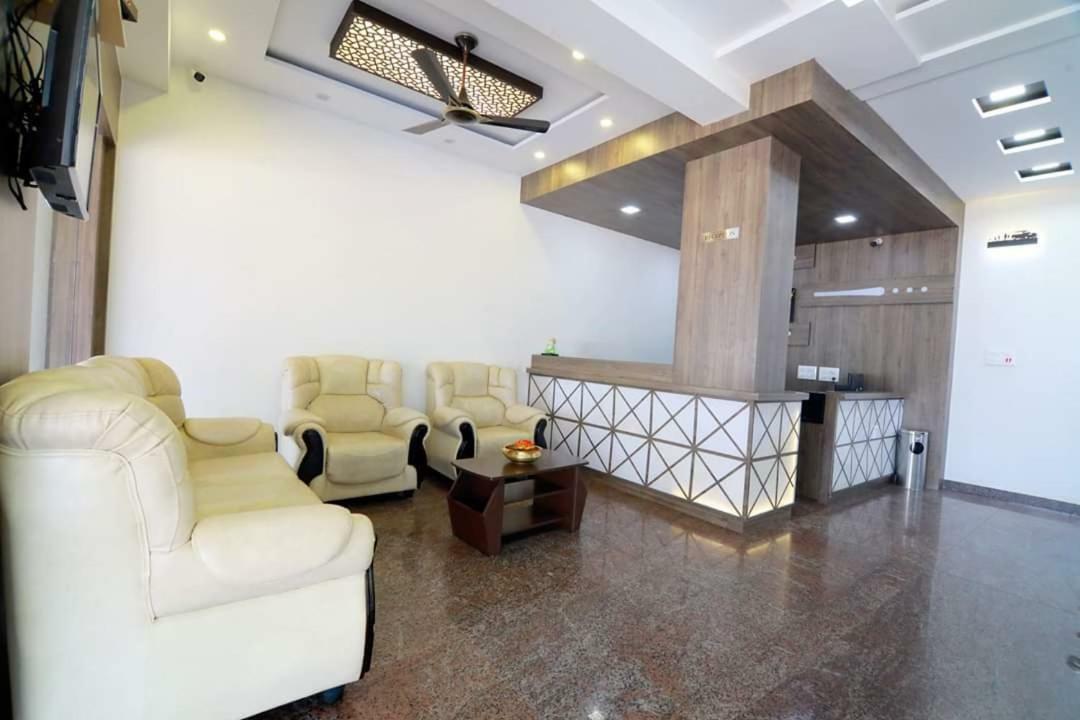 Hotel Ambai Grand Ambasamudram Экстерьер фото