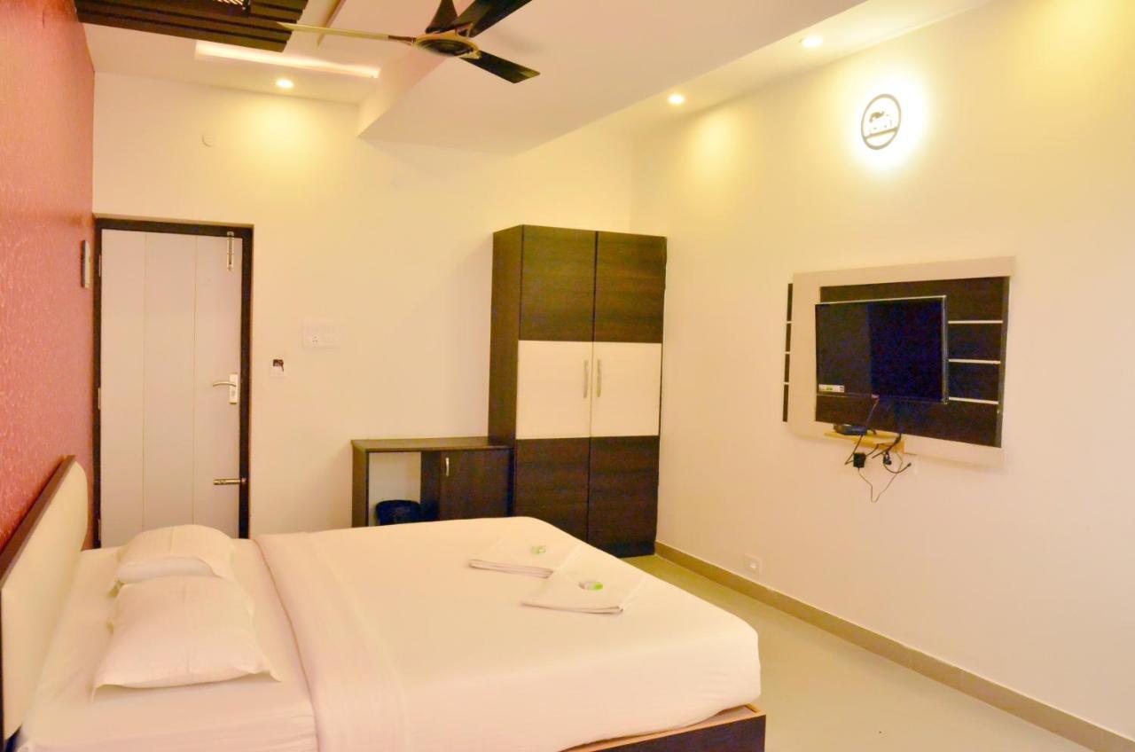 Hotel Ambai Grand Ambasamudram Экстерьер фото